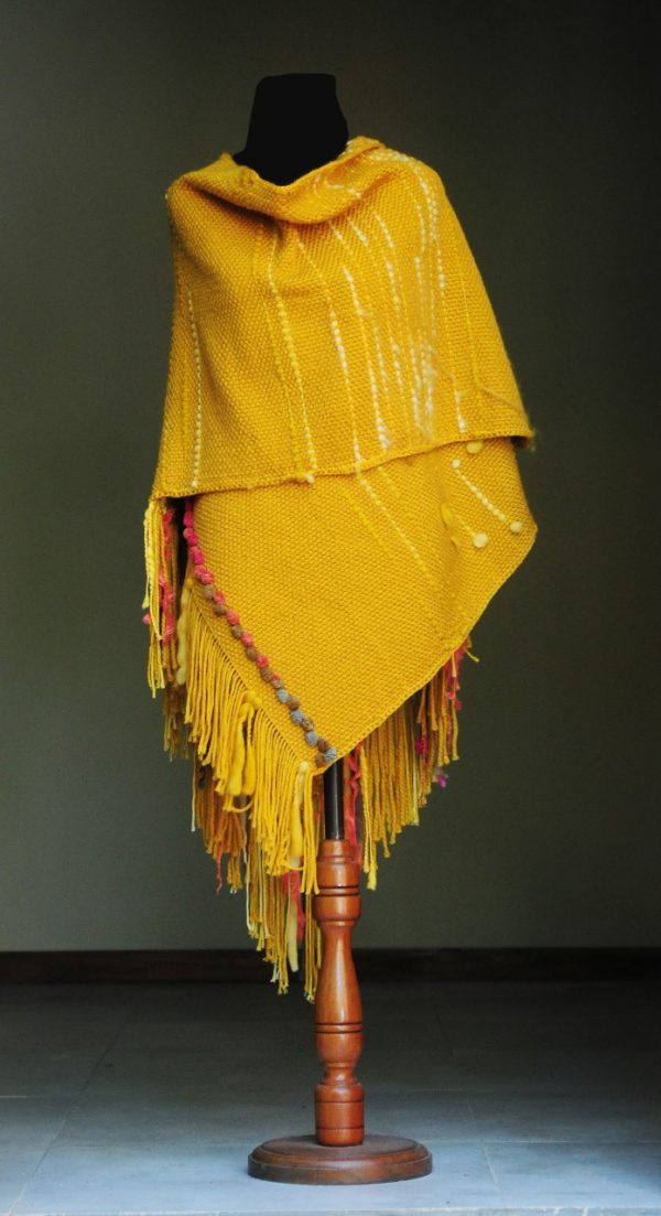 Ruana Poncho Trigo. - Imagen 3