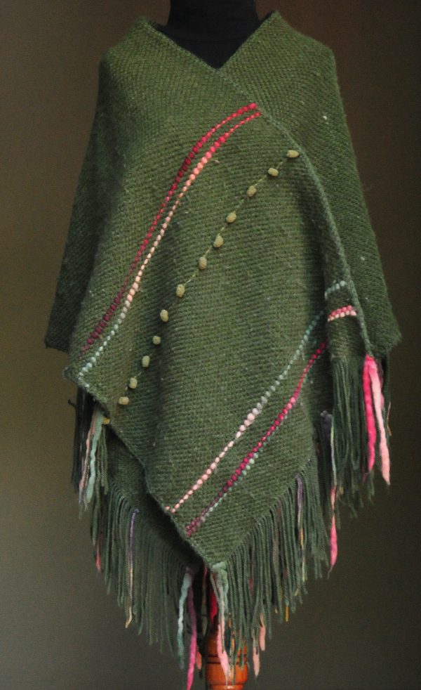 Ruana Poncho Verde. - Imagen 4